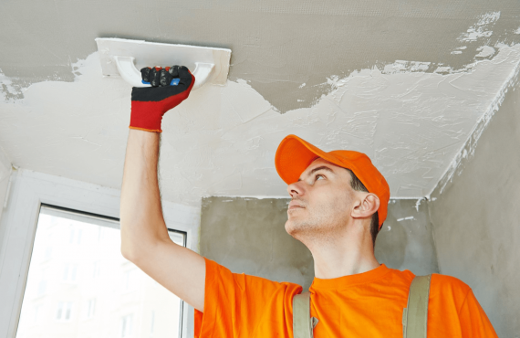 Как выровнять потолок